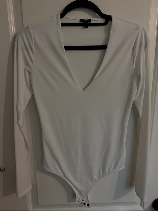 Express Tops - Express White Long-Sleeve V-Neck Bodysuit with Snap Closure